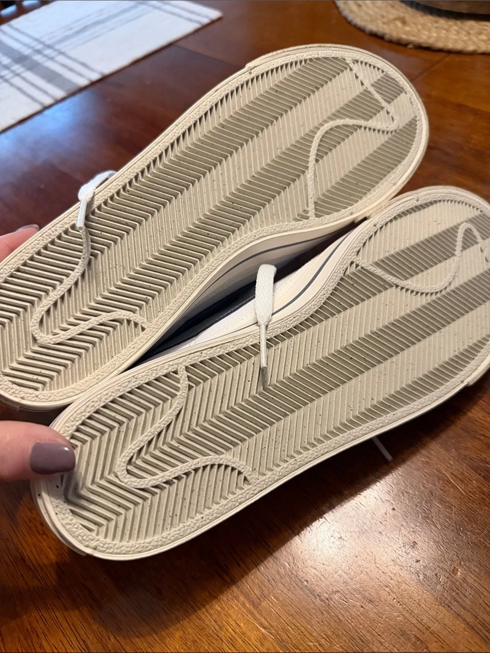 Nike White Low-Top Sneakers with Gray Swoosh Sz 10.  New